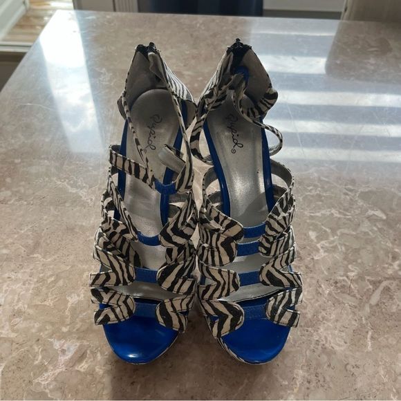 Qupid zebra print 5” heel zipper on back size 8 - Picture 9 of 12
